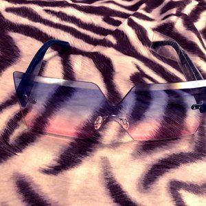 SUNGLASSES WITH CASE